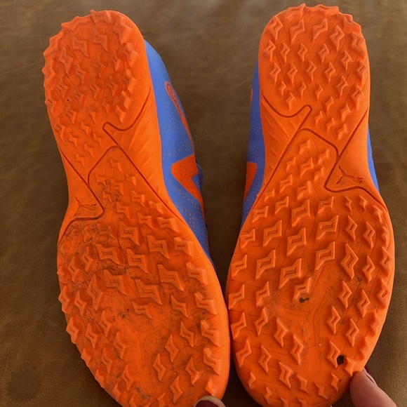 PUMA Unisex-Child Future Play Turf Soccer Boot - Picture 5 of 6